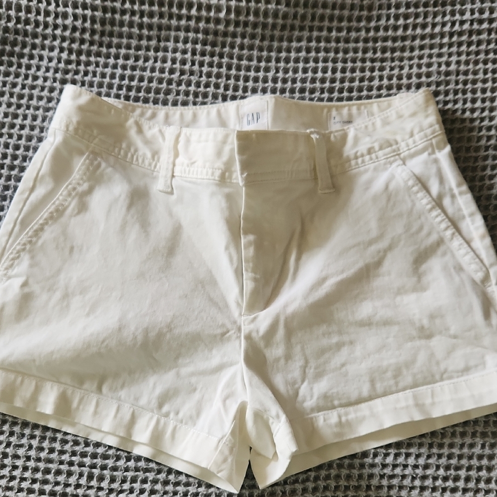 GAP Women's Cream Shorts